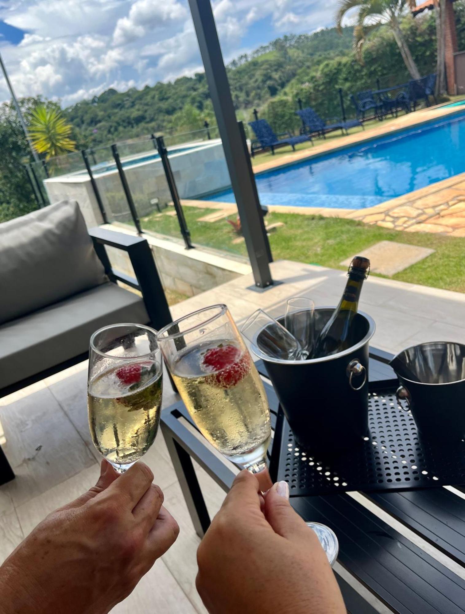 Chacara Tha&Thi Cond Fechado Wi Fi Spa E Pisc Aquececimento Solar Bom Jesus dos Perdões Kültér fotó